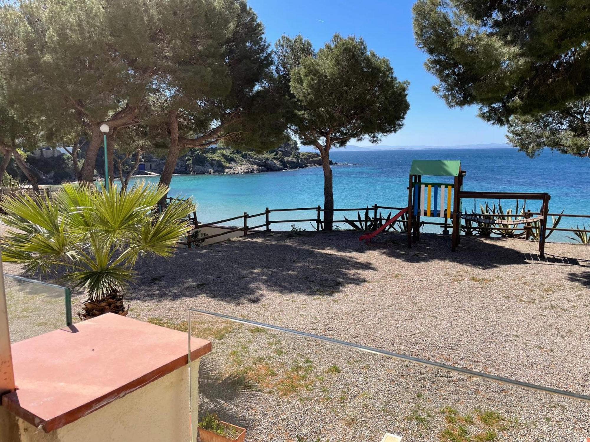 New Madrague Beach Roses Exterior photo