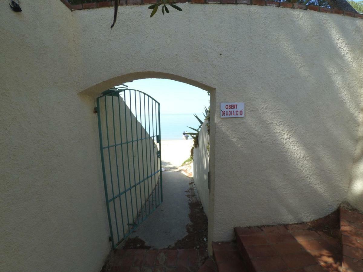 New Madrague Beach Roses Exterior photo